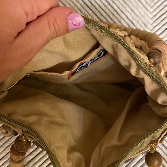 Cebu shell beaded art purse. - Picture 4 of 5